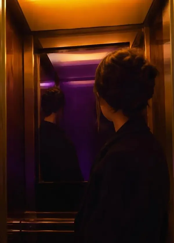 《电梯里的演讲》封面 - 成人在线青柠首映｜轻喜剧、剧情2025